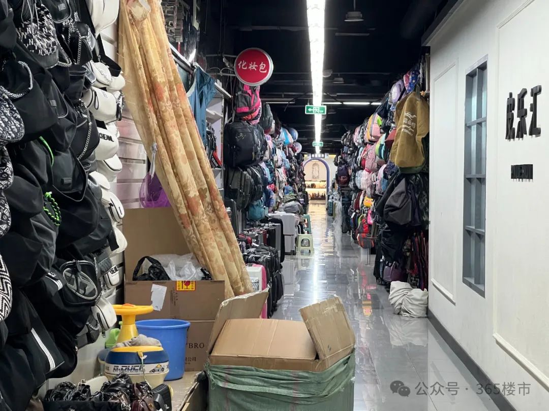 量店铺闲置！一代人的记忆正在消退爱游戏爱体育南京33年老牌商场大(图5)